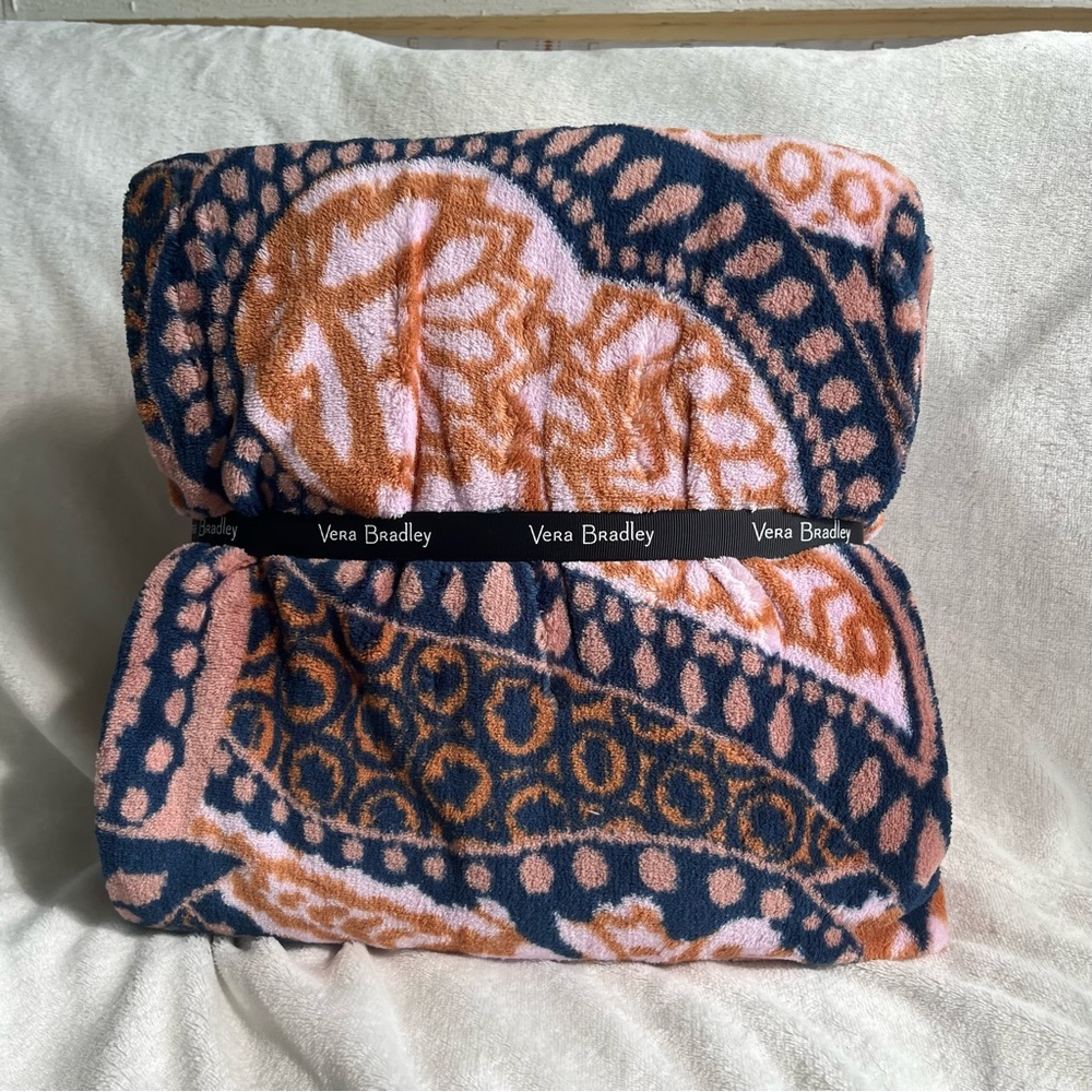 Vera Throw Blanket In Fern Paisley